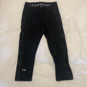 Under armour capris - M